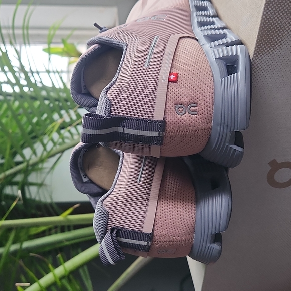 On Running Cloud 5 Waterproof Sneakers - Picture 9 of 15